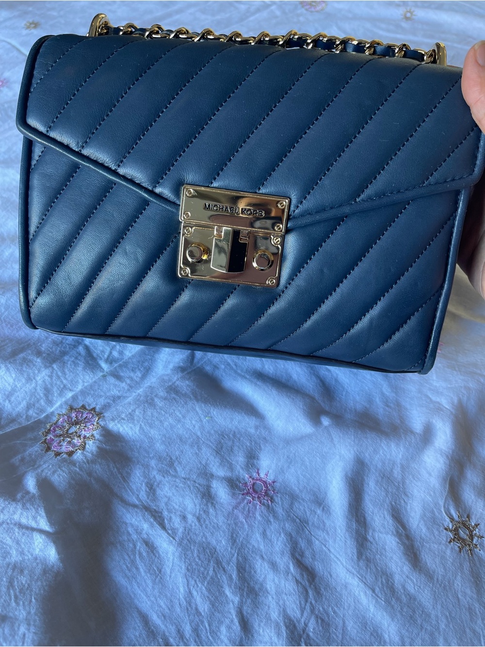 Michael Kors Leather Quilted Shoulder/crossbody Bag with Gold Hardware - Picture 4 of 16